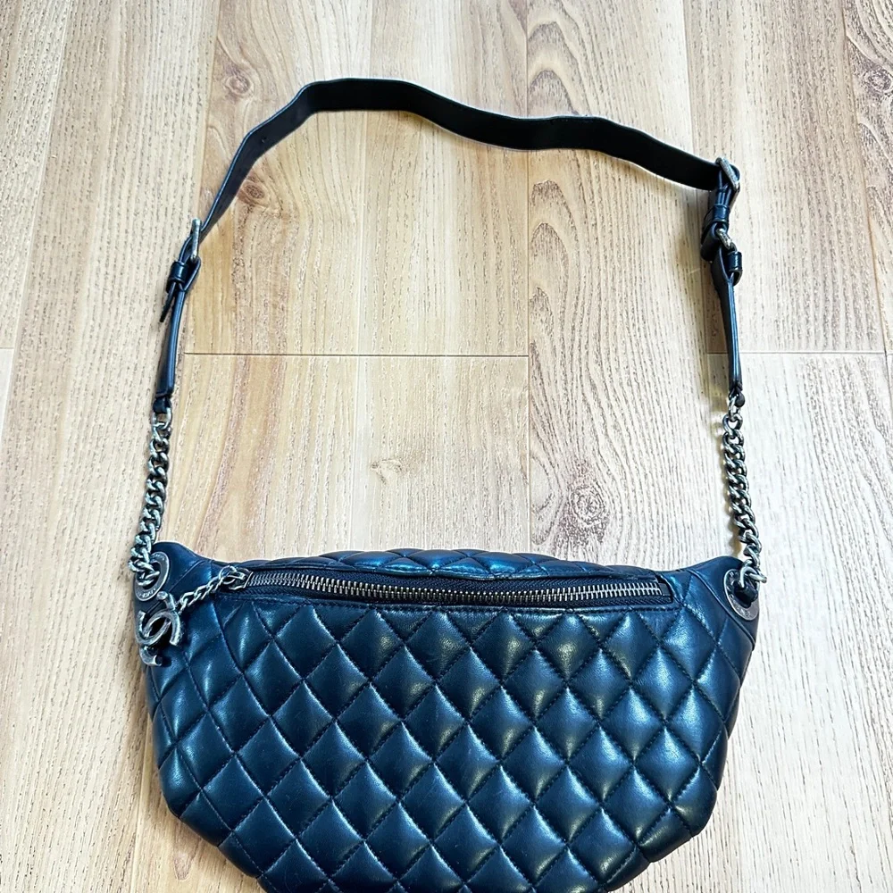 CHANEL  Black Quilted Crossbody Bag with Chain - Picture 3 of 14